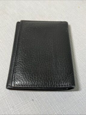 Classic Black Top Grain Leather 
Men’s Wallet 
Tri fold
Card Holder